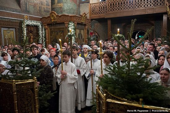Богослужение в Сретенском монастыре на Рождество Христово. Фото: М. Родионов / Православие.Ru